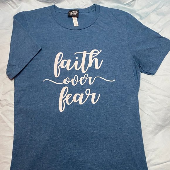 🍎🍎Faith Over Fear - Picture 2 of 2